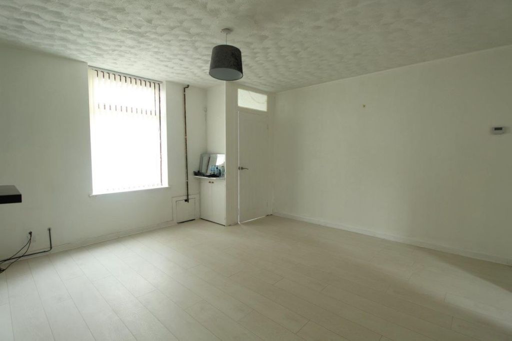 Property photo 3 of 25
