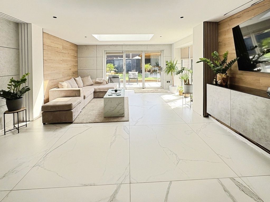 Property photo 3 of 19 Pbox-Img.Jpg