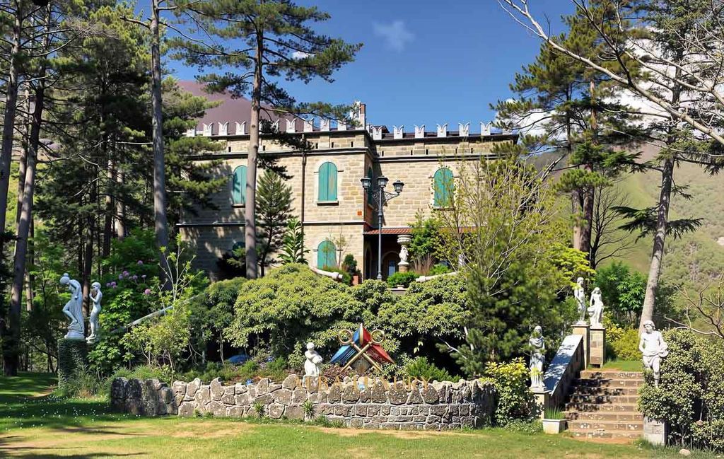 Property photo 1 of 12