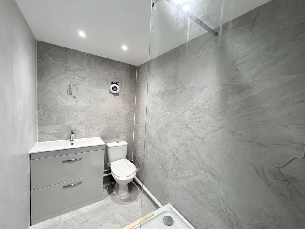 Property photo 3 of 5 Bathroom