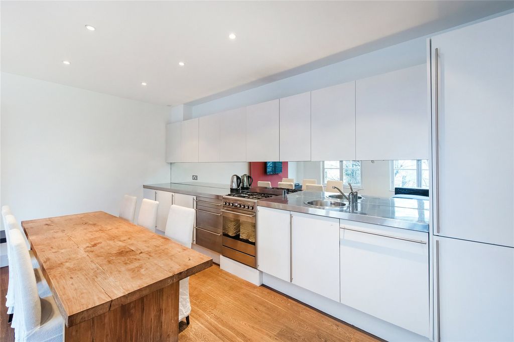 Property photo 3 of 12 Kitchen