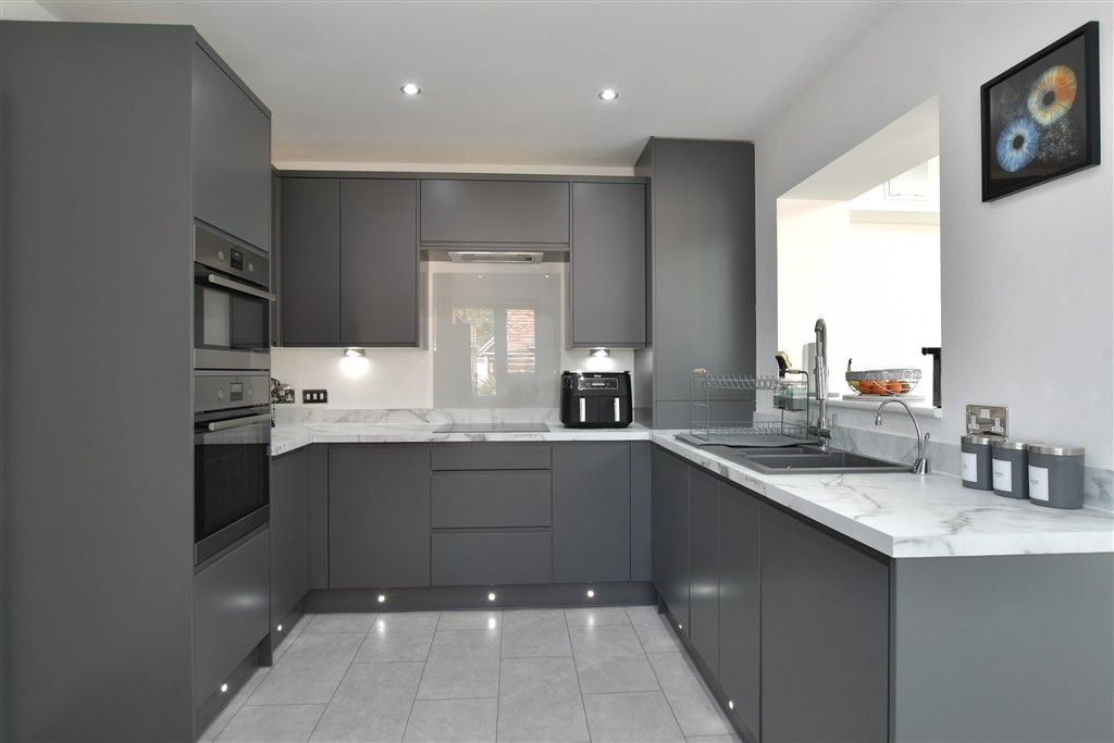 Property photo 3 of 15 Kitchen