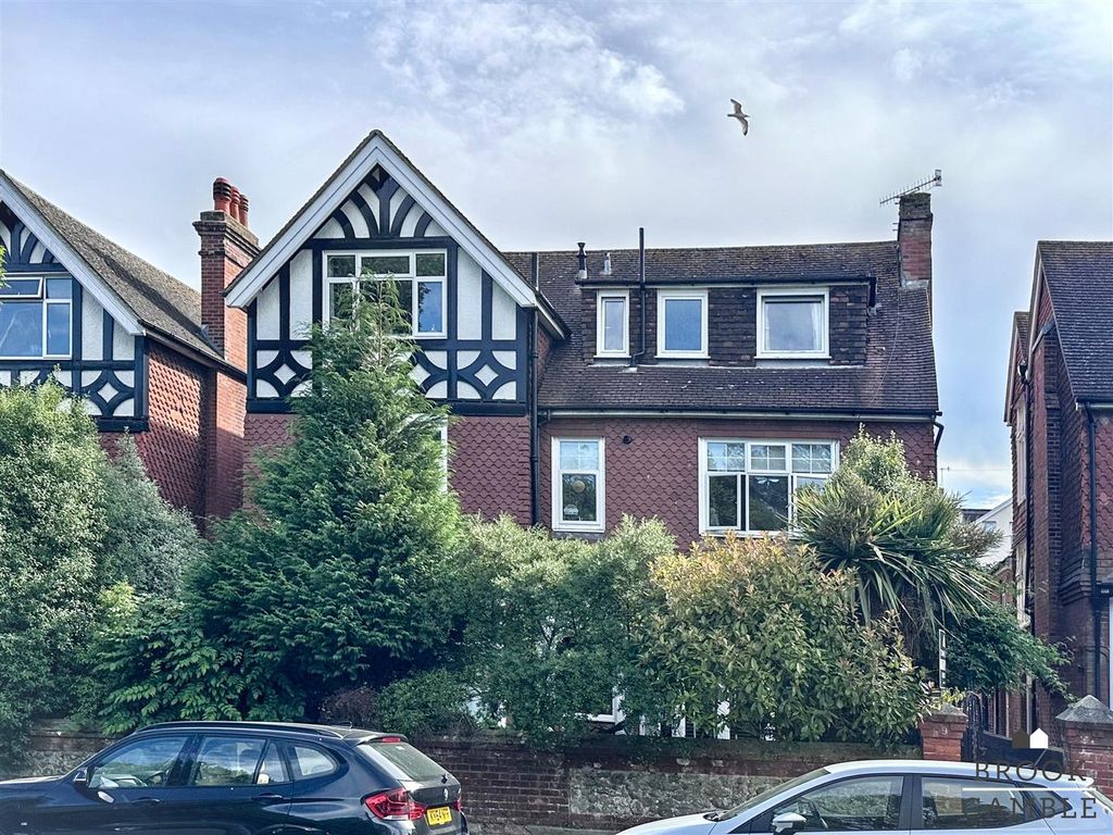 Property photo 1 of 13 01323 438506