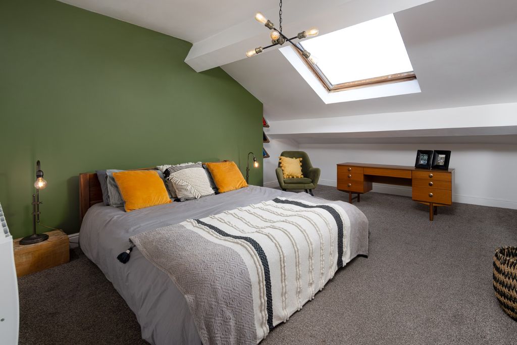 Property photo 3 of 17 Bedroom One