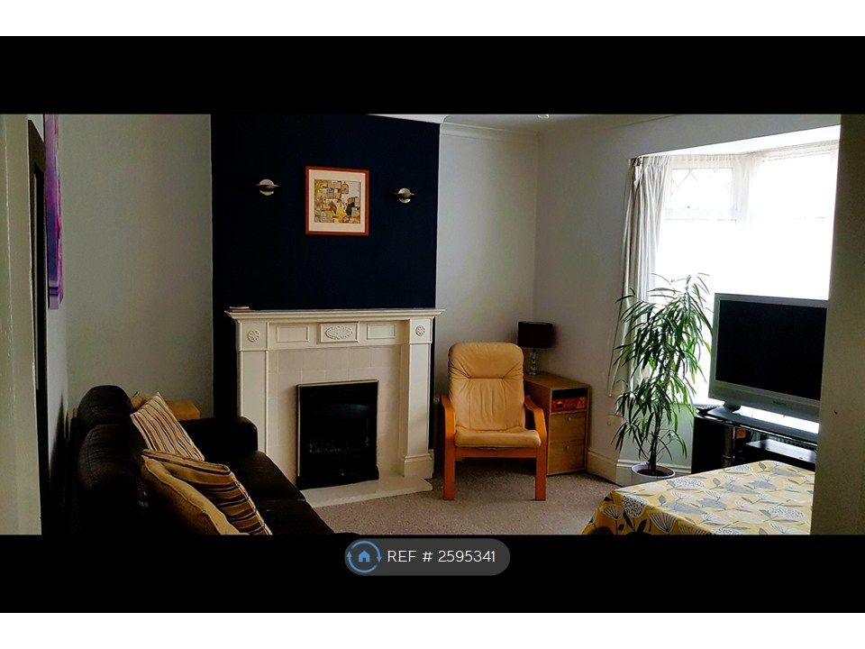 Property photo 3 of 19 Lounge