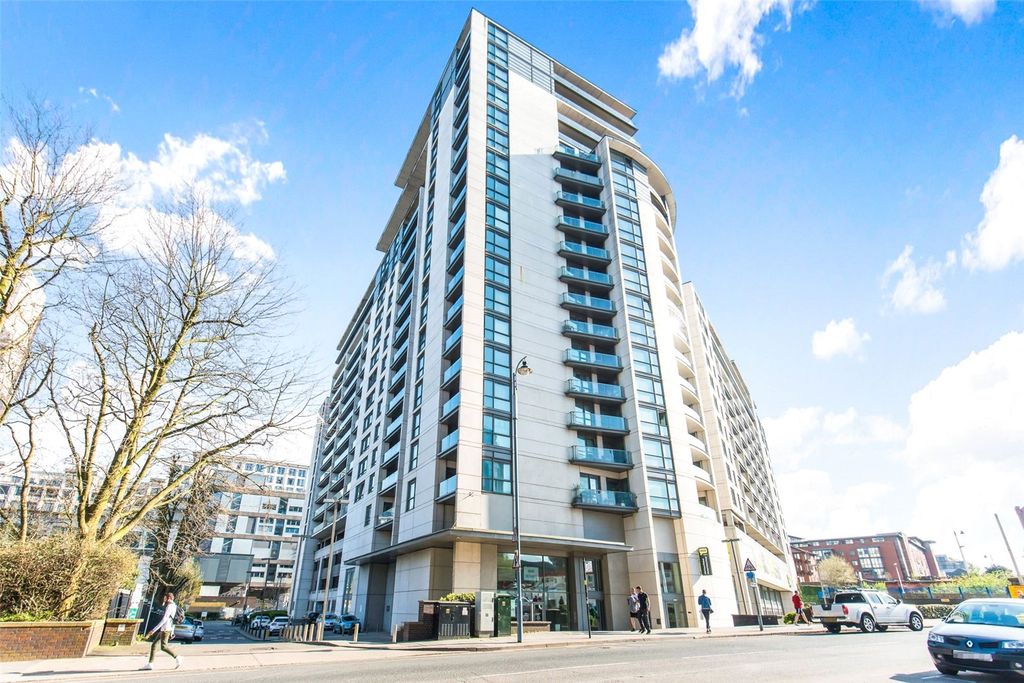 Property photo 1 of 10 Centenary Plaza