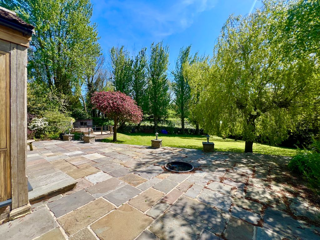 Property photo 2 of 22 Garden