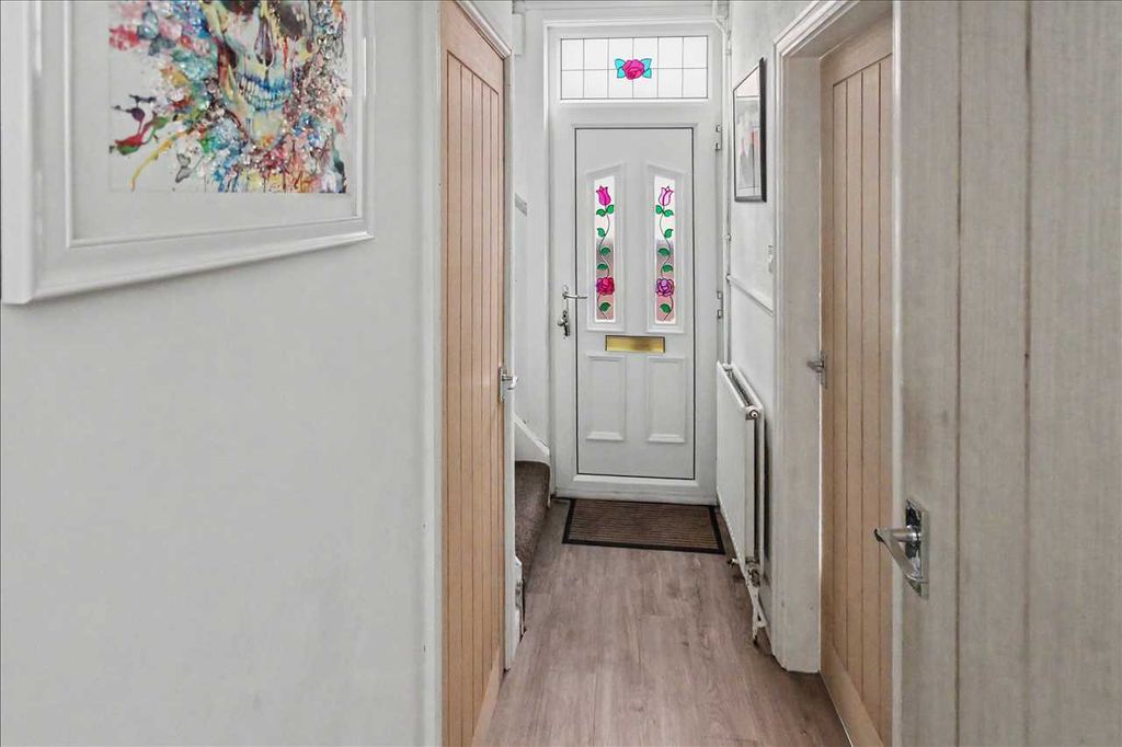 Property photo 2 of 19 Entrance Hall