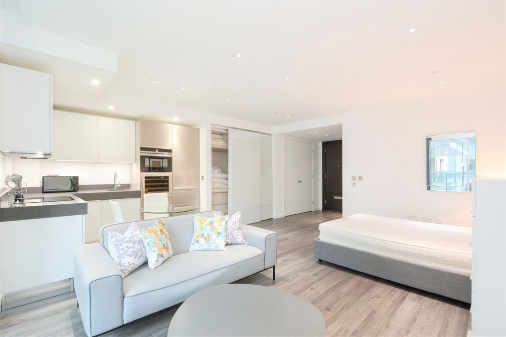 Property photo 2 of 14 1