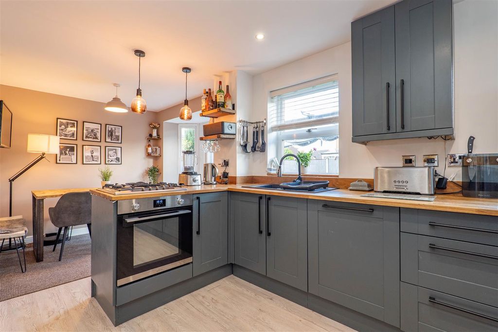 Property photo 3 of 29 Kitchen/Diner