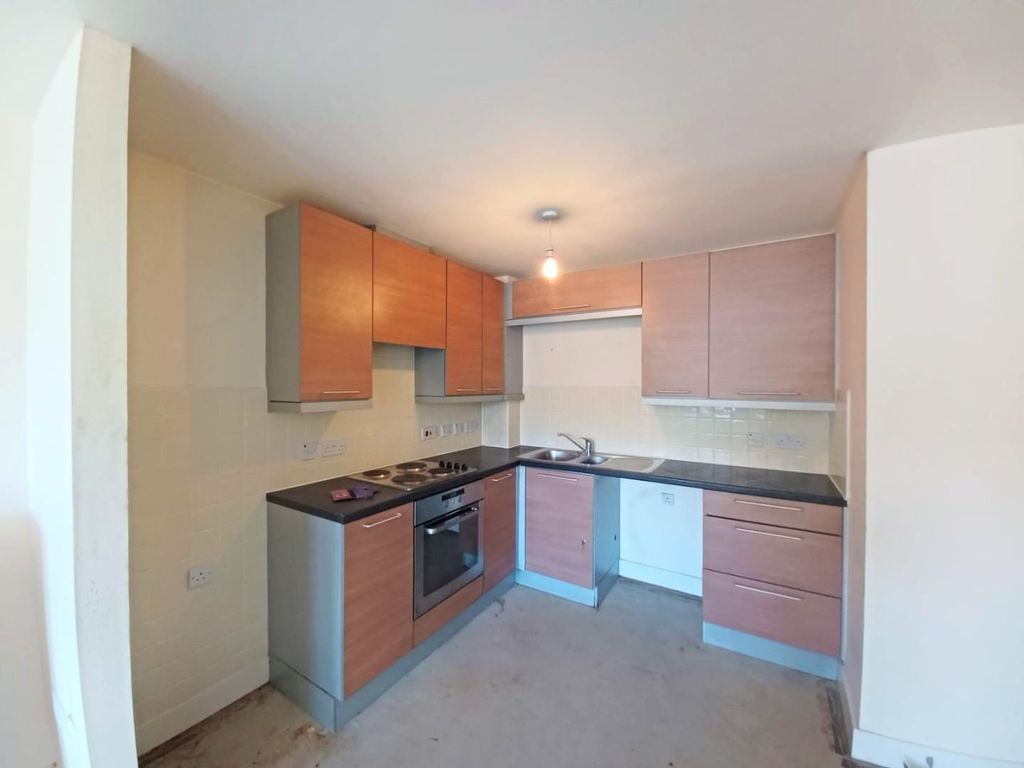 Property photo 3 of 9 Kitchen