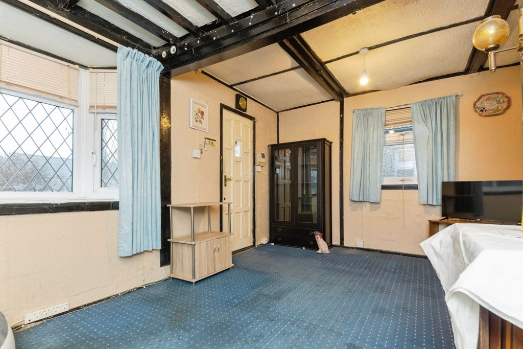 Property photo 2 of 11 Living Room