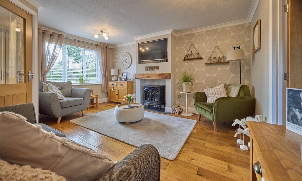 Property photo 2 of 14 Lounge To Front