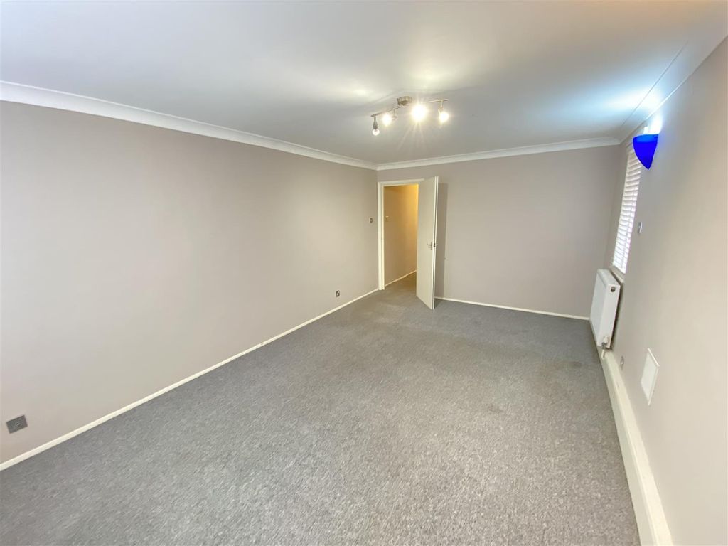 Property photo 3 of 7 Bedroom