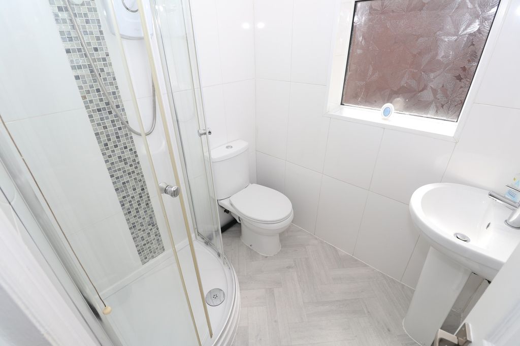 Property photo 3 of 5 Bathroom