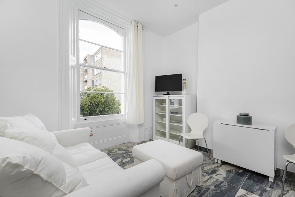 Property photo 2 of 7 Living Room