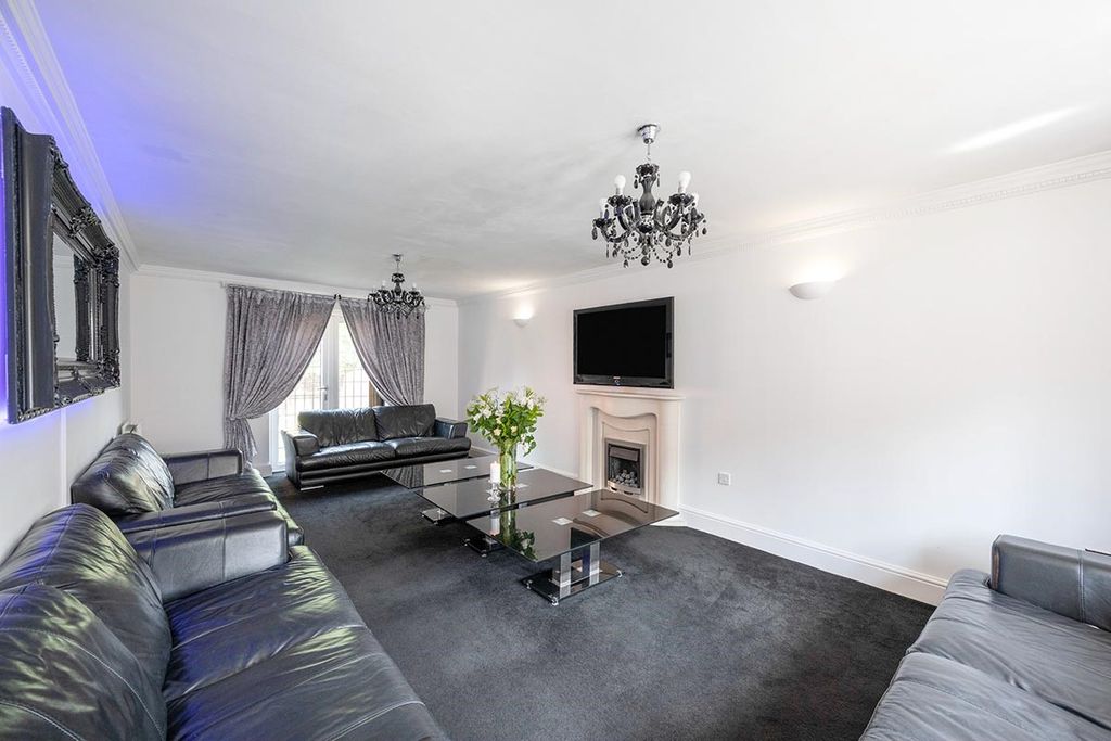 Property photo 2 of 12