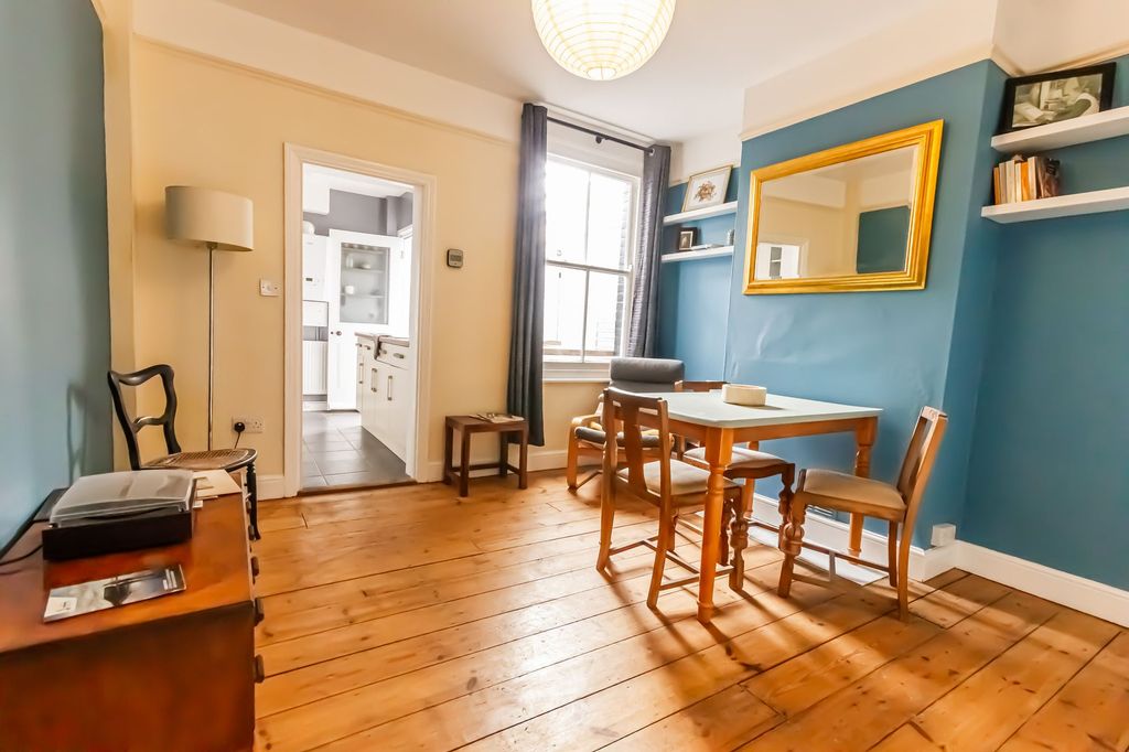 Property photo 3 of 17