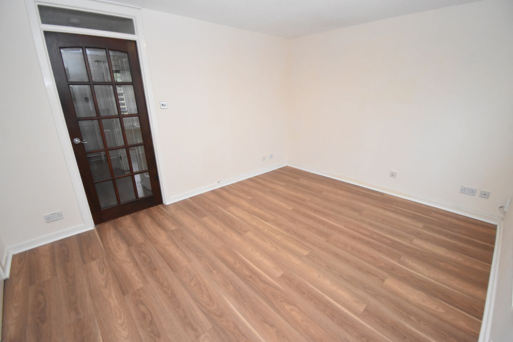 Property photo 3 of 8 Lounge