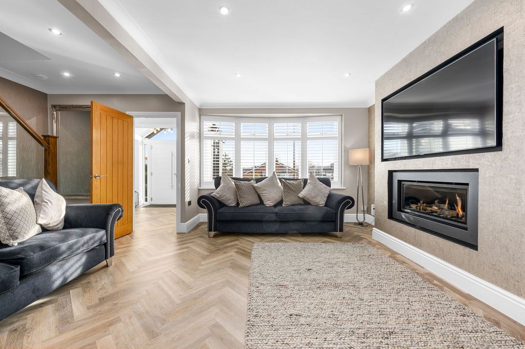 Property photo 3 of 41