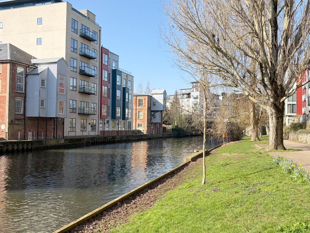 Property photo 3 of 10 Exterior