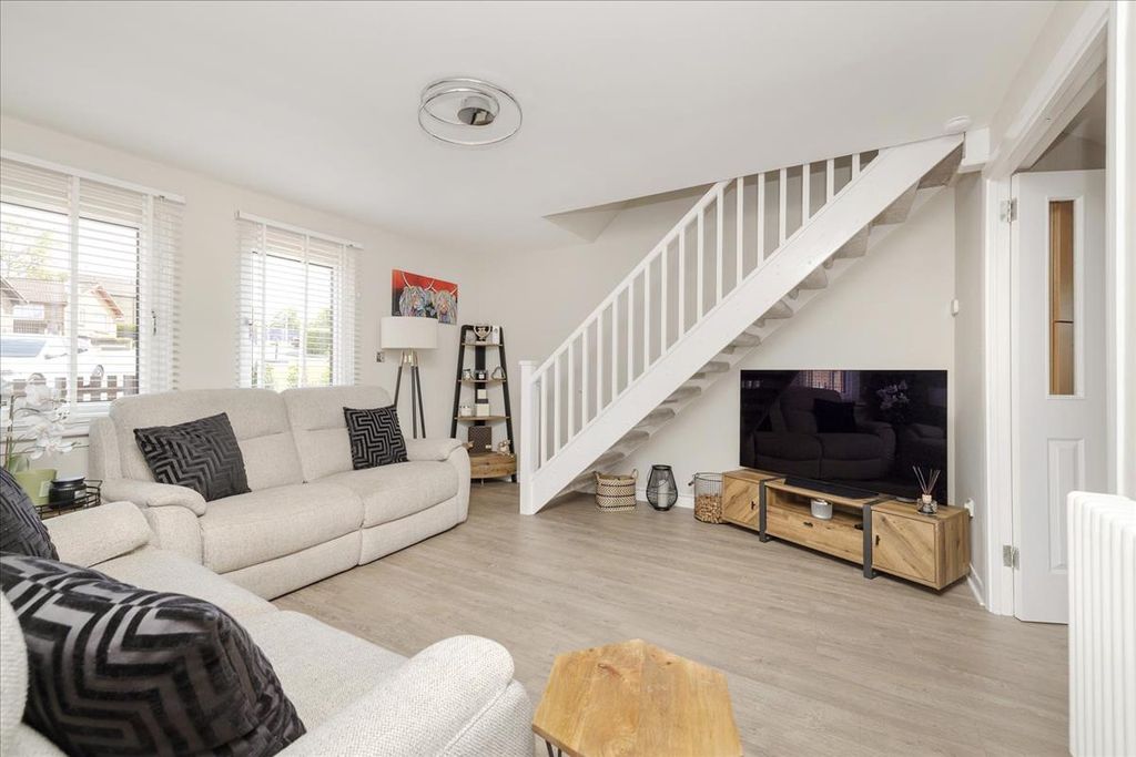 Property photo 2 of 33