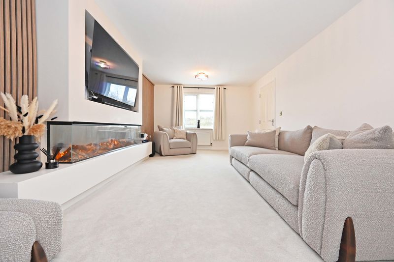 Property photo 3 of 63 Lounge