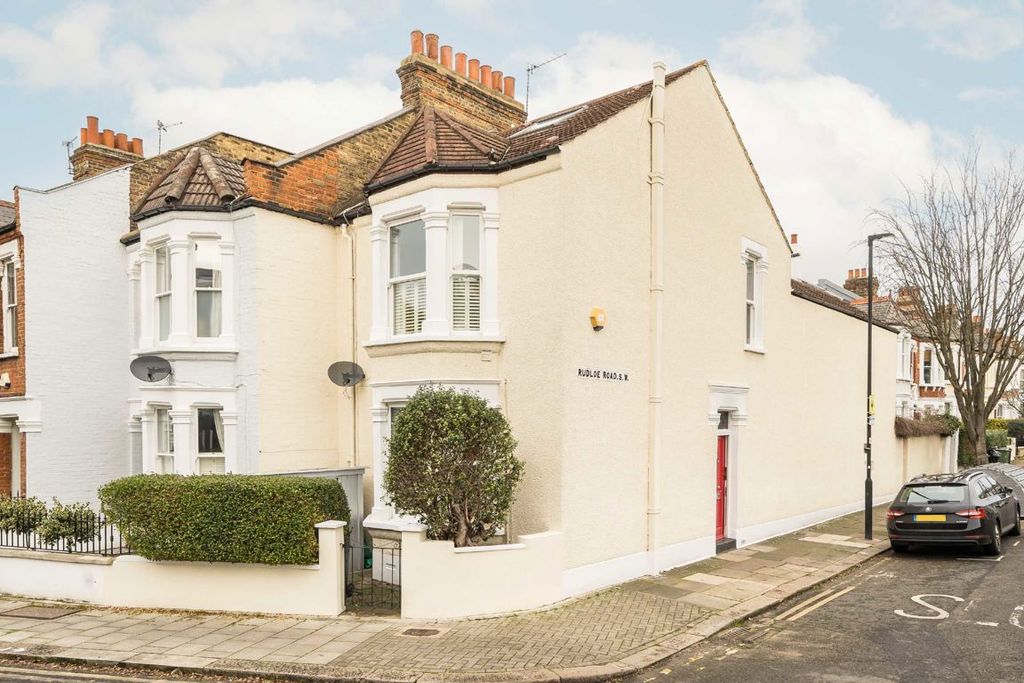 Property photo 1 of 8