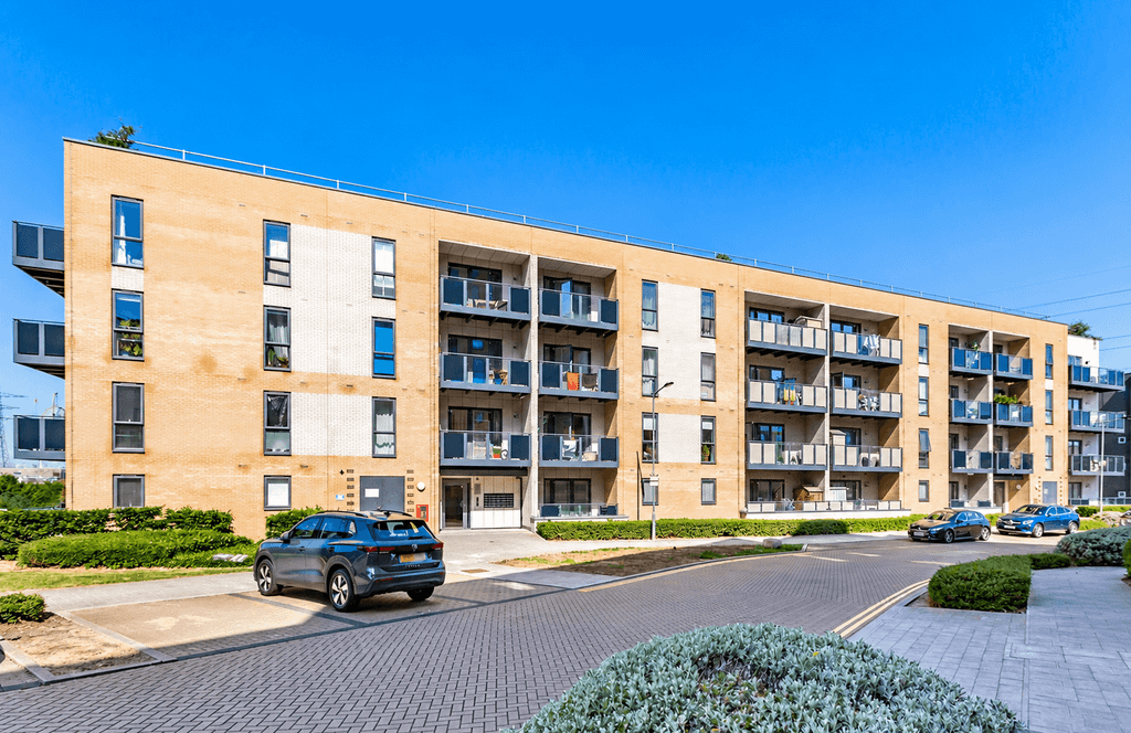 Property photo 1 of 13 2 Bed Flat To Rent Handley Page Road, Barking Ig11