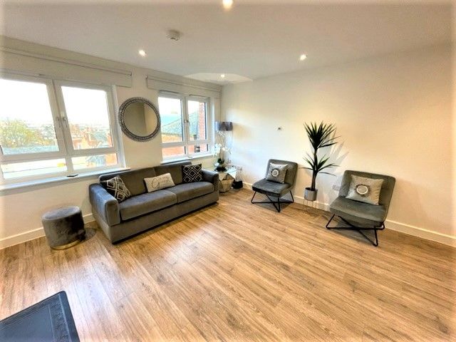 Property photo 2 of 11 Living Room