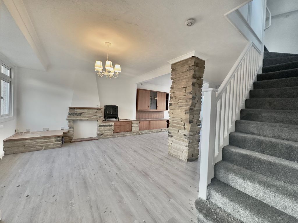 Property photo 3 of 16 Gallery