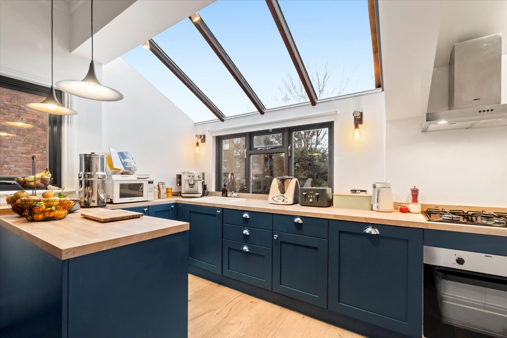 Property photo 2 of 14 Image