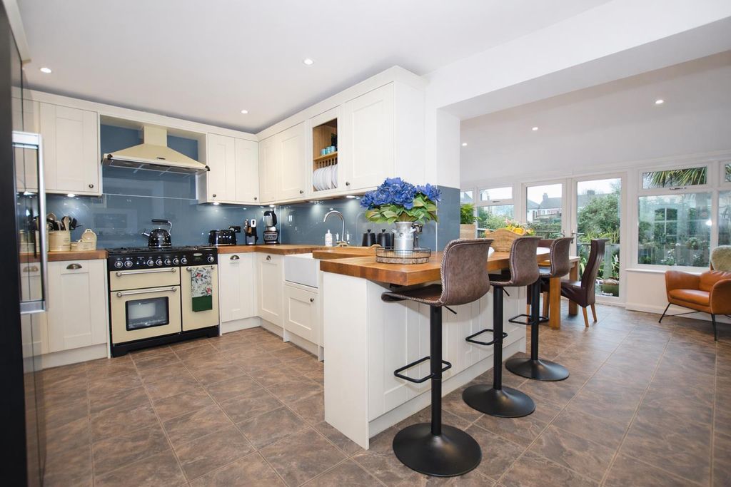 Property photo 2 of 14 Kitchen