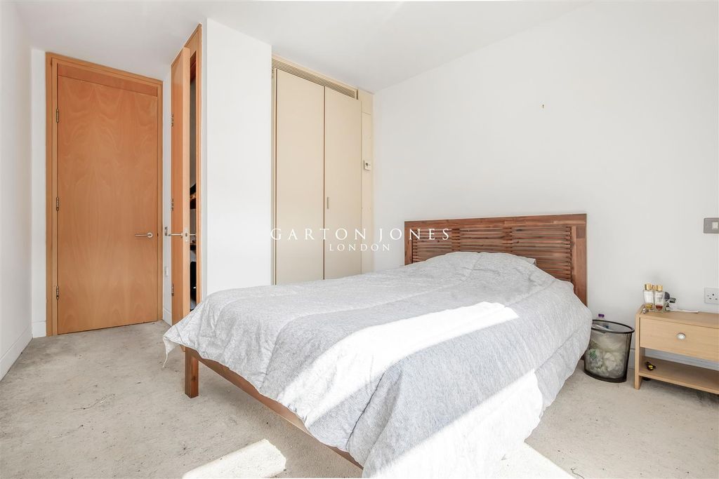 Property photo 3 of 9 Bedroom