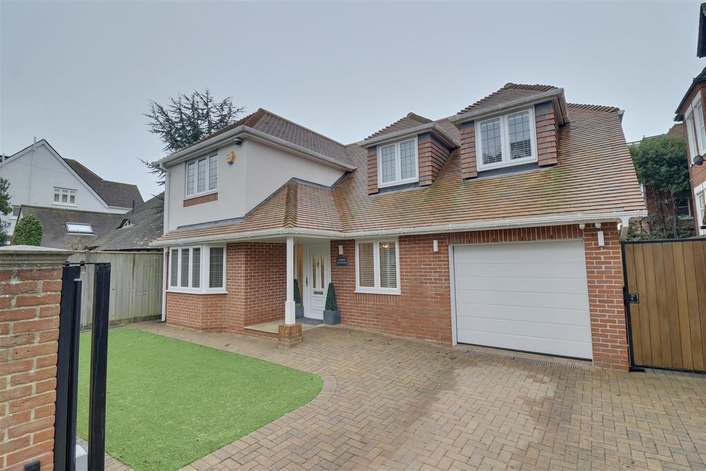 Property photo 1 of 32 1Ba49C10-2Df1-4F58-A1C3-850661337Ffe_1_201_A.Jpeg