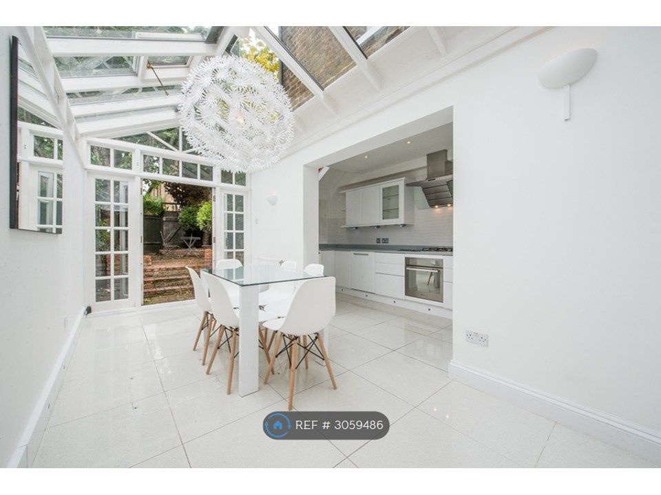 Property photo 3 of 11 Dining & Kitchen