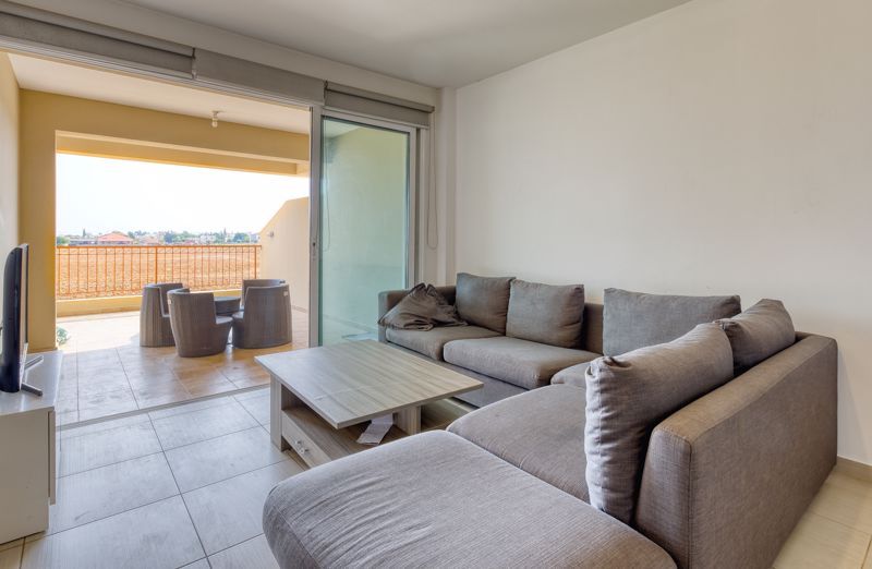 Property photo 3 of 16 Lounge