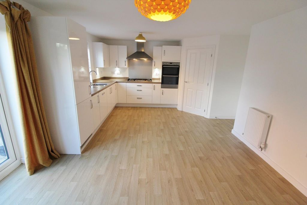 Property photo 3 of 14 Dining Kitchen