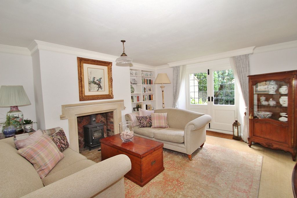 Property photo 2 of 27