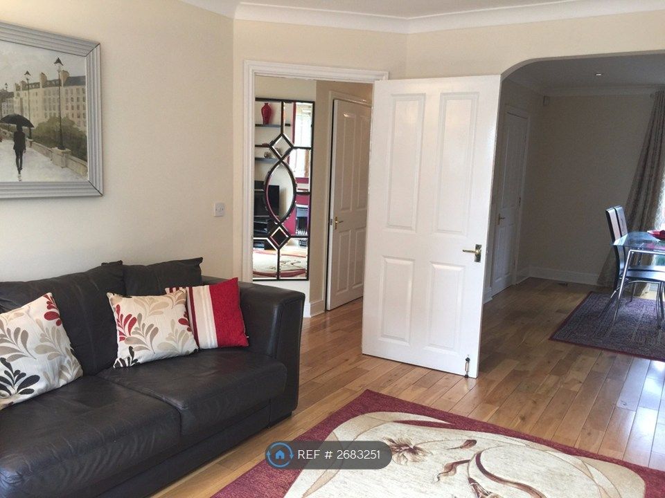 Property photo 2 of 31 Living Room2