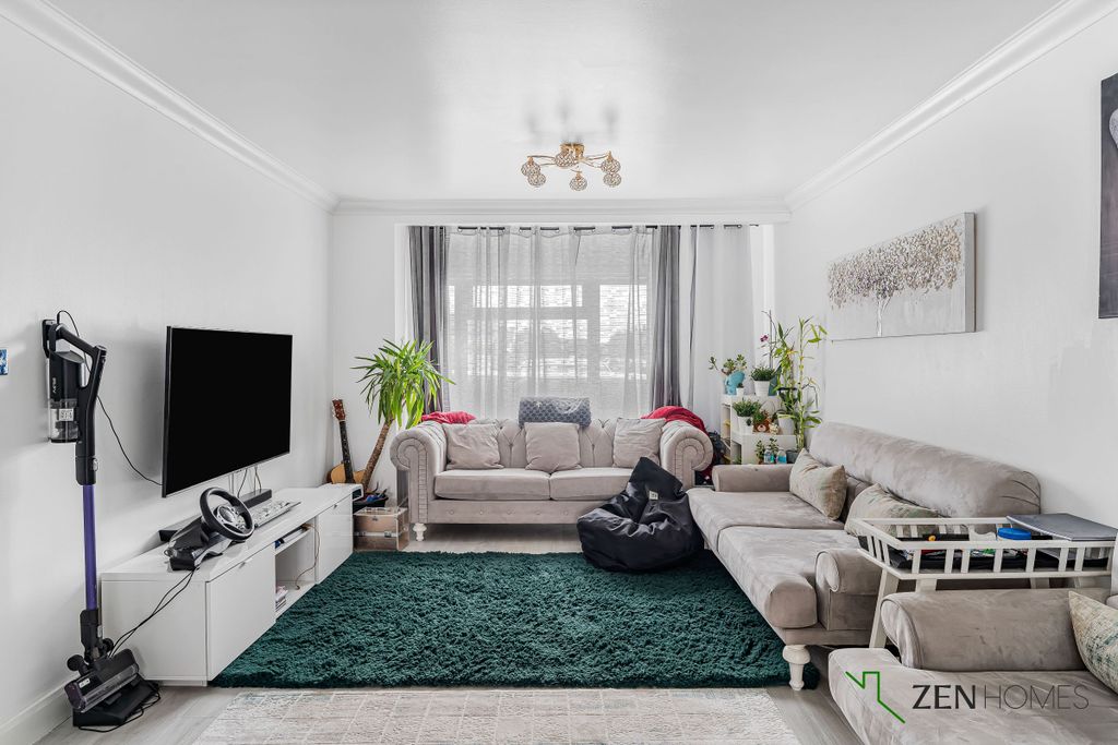 Property photo 2 of 33