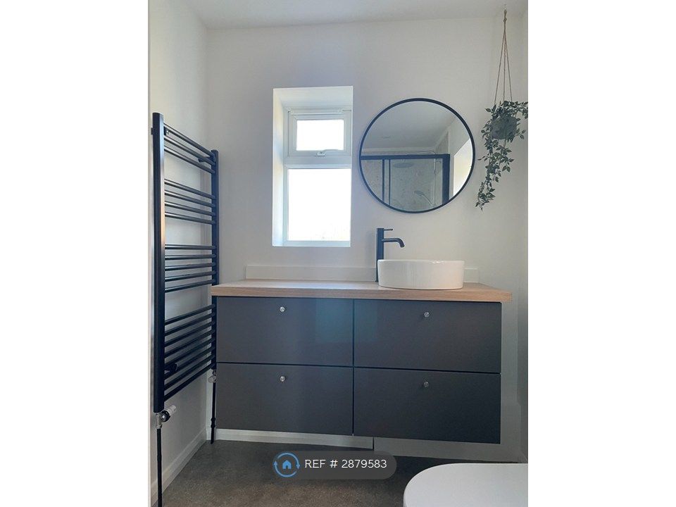 Property photo 3 of 12 Bathroom