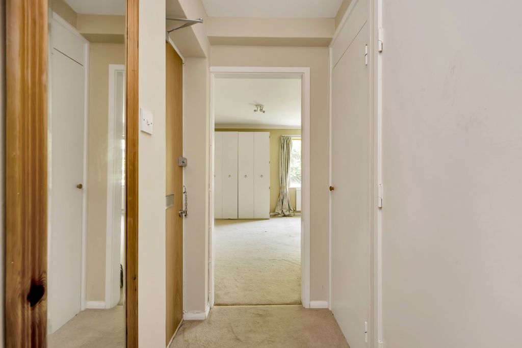 Property photo 2 of 9 Entrance Hallway