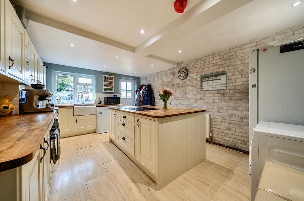 Property photo 3 of 19 1417221-11-6995c2...