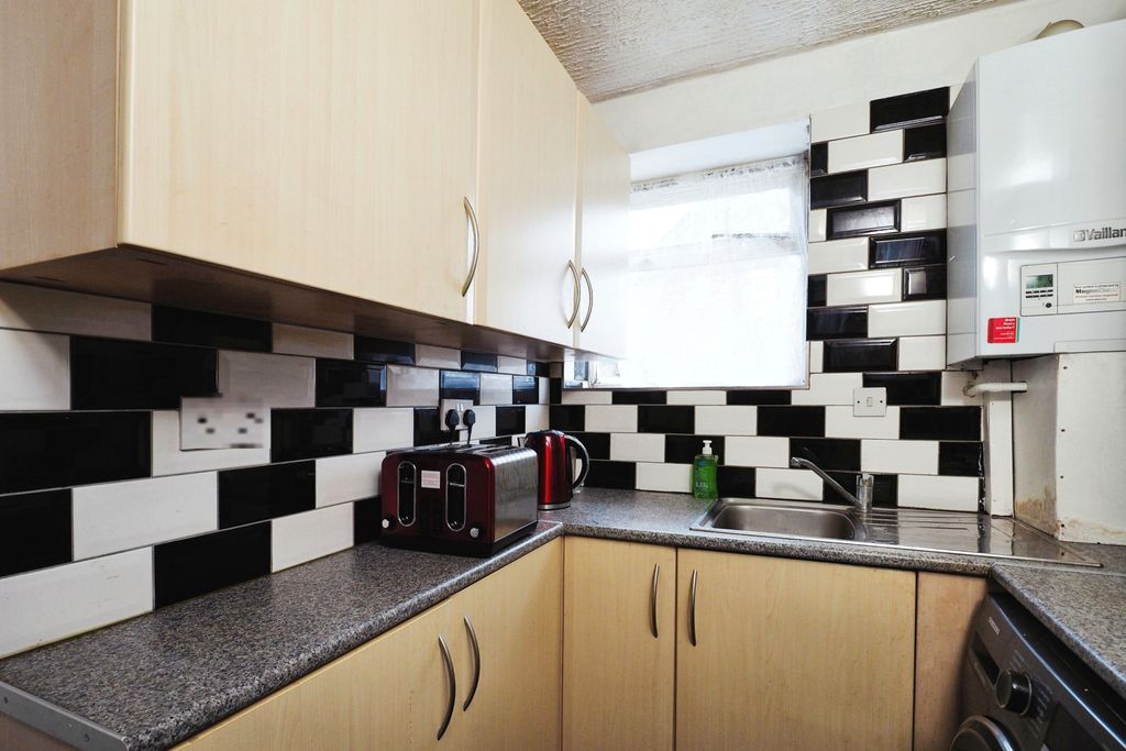 Property photo 2 of 15 Kitchen
