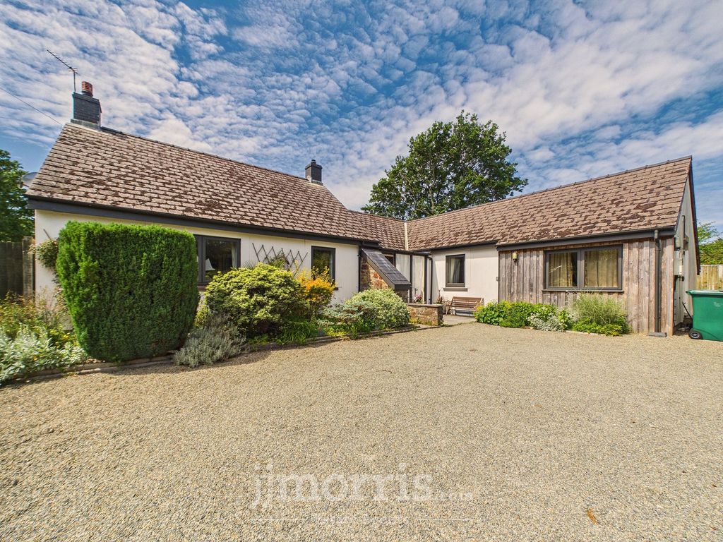 Property photo 1 of 42