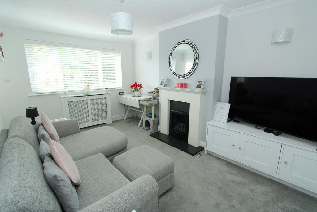 Property photo 2 of 17 Lounge1.Jpg
