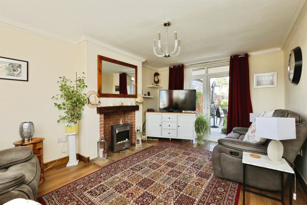 Property photo 3 of 11