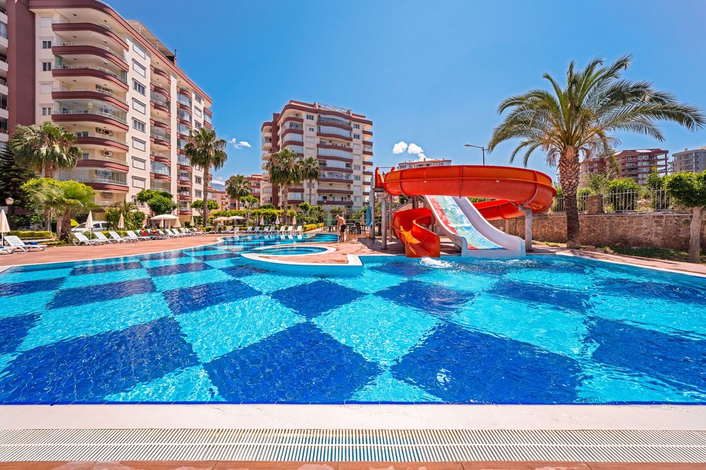 Property photo 3 of 23 Modern Property For Sale In Mahmutlar, Alanya - Large Communal Swimming Pool