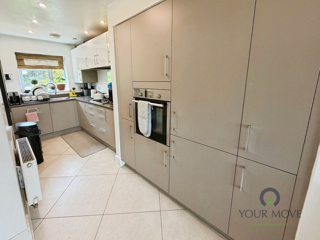 Property photo 3 of 14 Kitchen Area